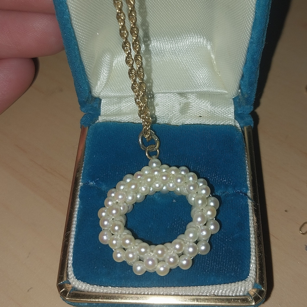 Elegant Faux Pearl Pendant Necklace